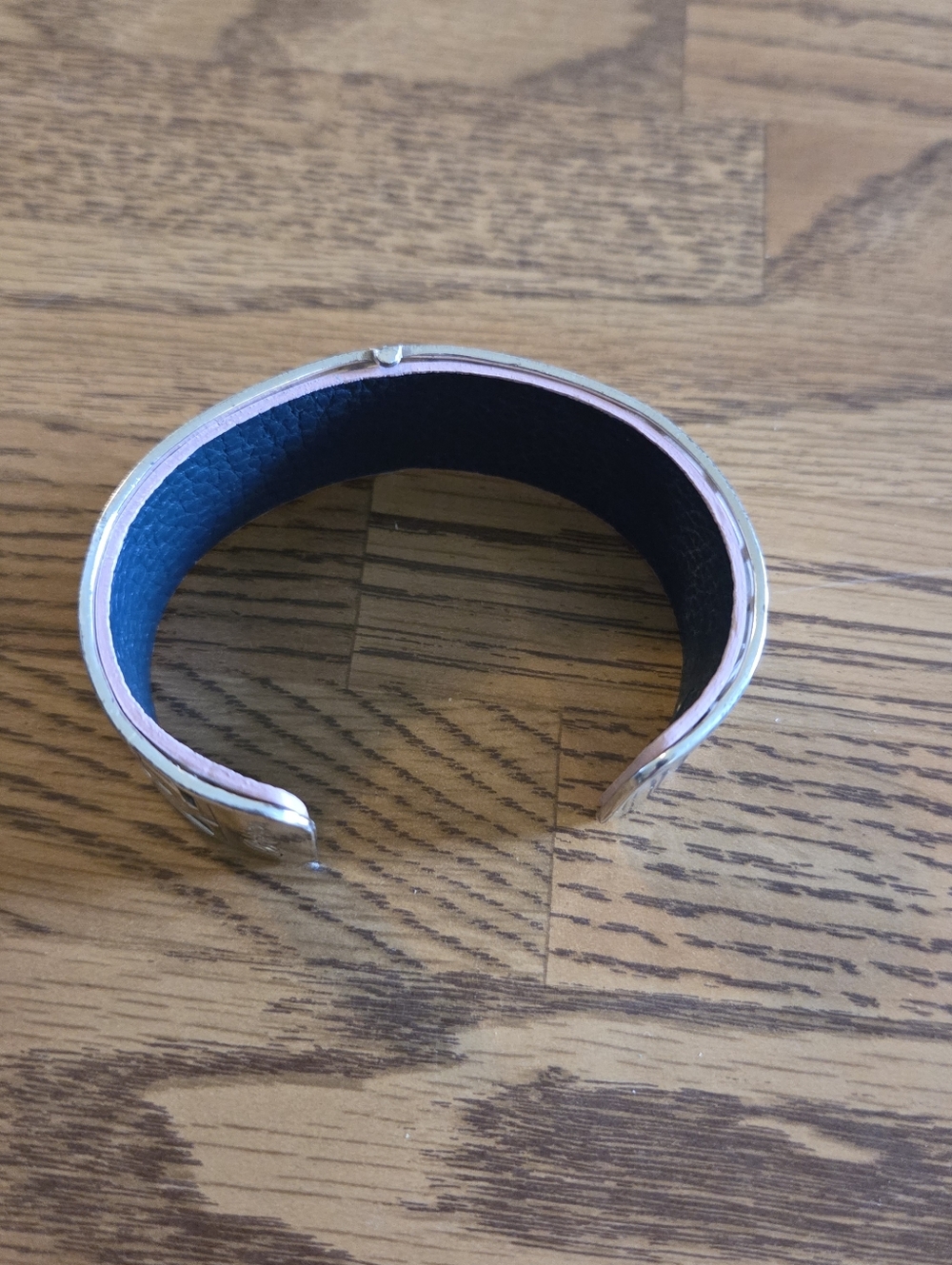 BRIGHTON "Christo London" Silver Cut-Out Cuff Bracelet W/ Leather Insert CHIC! - Picture 4 of 12